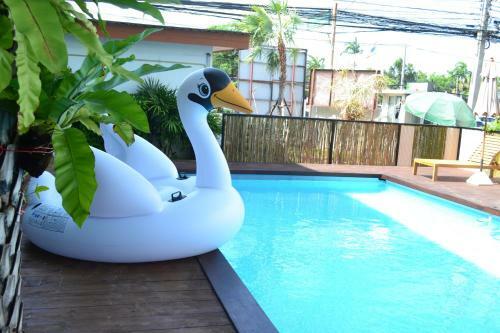 Crystal Jade Hotel And Service Apartment