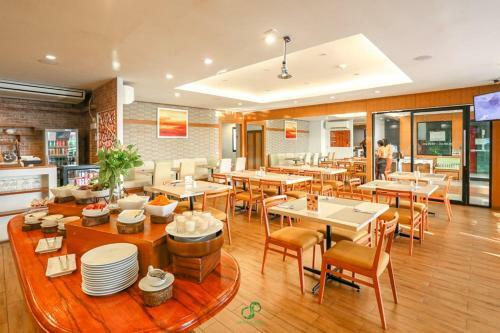 Crystal Jade Hotel And Service Apartment