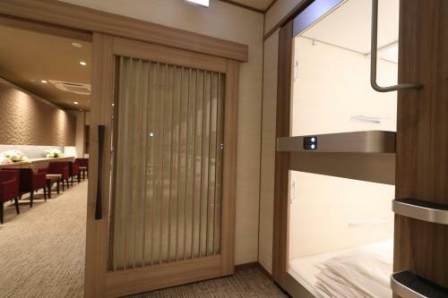 Cabin Capsule Hotel J Ship Osaka Namba