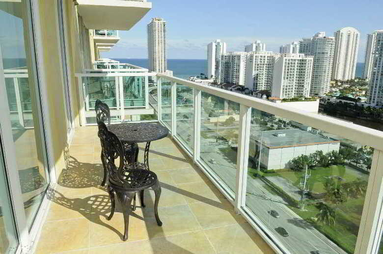 Hotel 3 Bedroom Condo With Towering Views