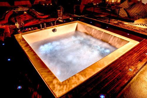 Bijou Hotel / Love And Romance