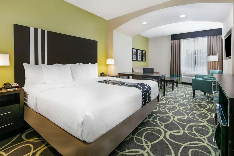 La Quinta Inn Suites By Wyndham Tyler