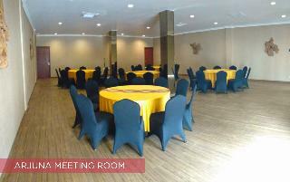 Hotel Ramada Suites By Wyndham Solo