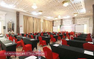Hotel Ramada Suites By Wyndham Solo