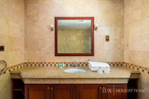 Villa Lux - The Dubai Paradise Palace