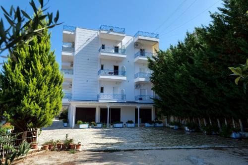 Lovely 2-bedroom Apartment In Saranda