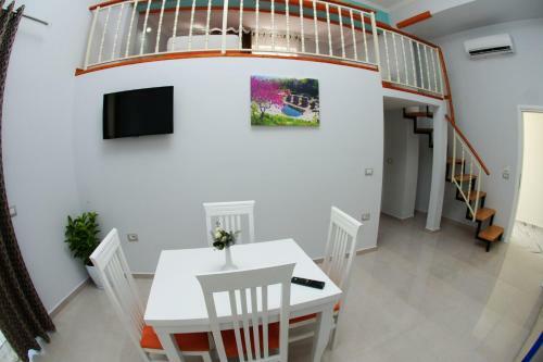 Crown Deluxe Apartments