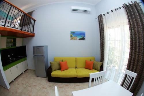 Crown Deluxe Apartments
