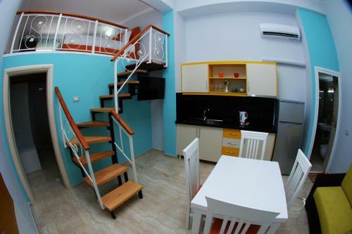 Crown Deluxe Apartments