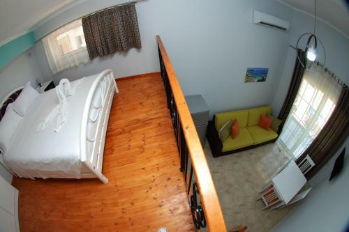 Crown Deluxe Apartments