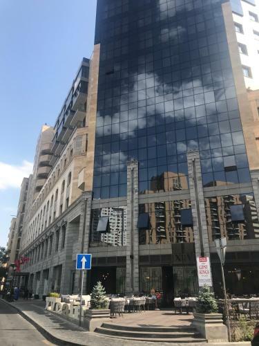 Buzand Apartment