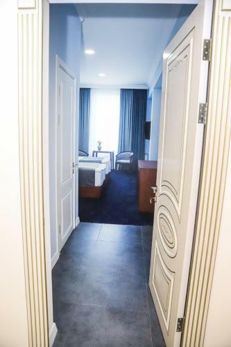 Grand F Hotel