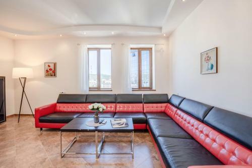 Stay Inn-royal Suite Apartments
