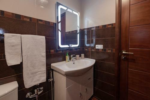 Stay Inn-royal Suite Apartments