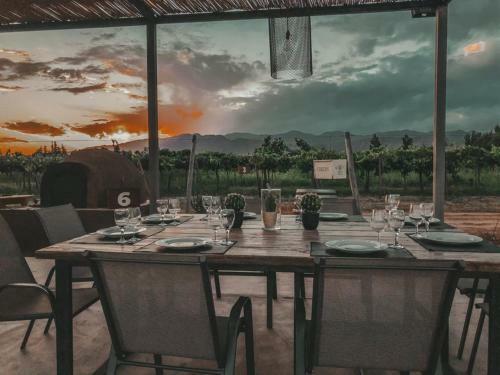 Tres Cruces Wine Lodge