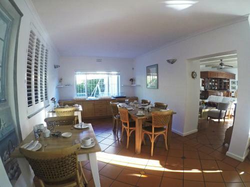 Hostal Paradiso Guesthouse & Self-catering Cottage