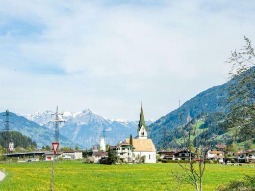 Attractive Apartment In Hainzenberg With Ski Storage