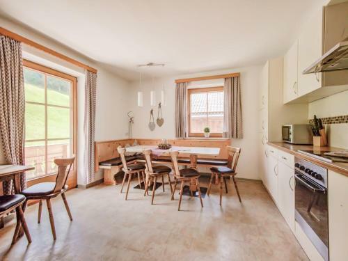 Attractive Apartment In Hainzenberg With Ski Storage