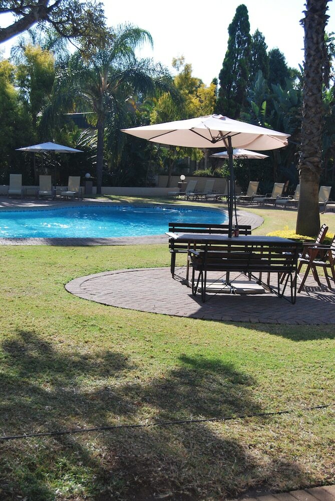 Safari Lodge Hotel & Convention Centre