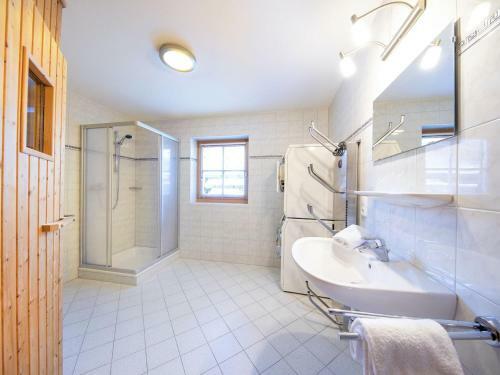 Cozy Chalet With Sauna, Close To K�nigsleiten