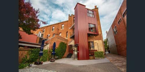 Grand & Central On George ~ Unique ~ Opulent
