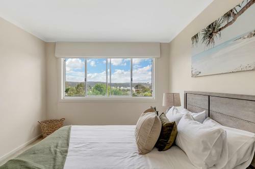 Water View Home- Minutes To Town