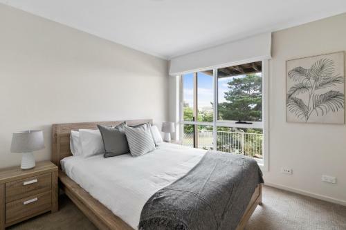 Water View Home- Minutes To Town