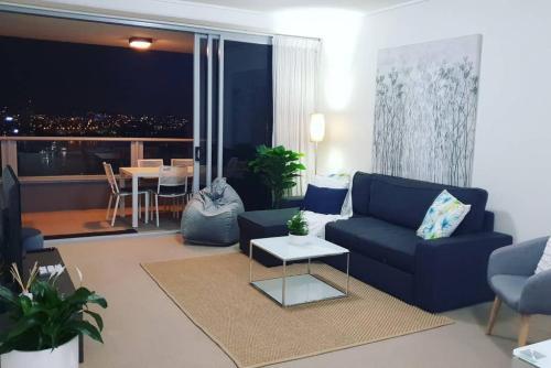 Sk2 - Charming Skyline Cbd W River Views 3 Br Private Apartment