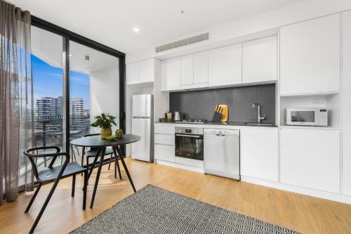 Apartamento Convenient Inner-city Pad With Pool Gym And Sauna