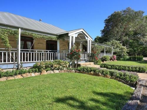 Sarnia - Period Home In Garden Oasis With Pool