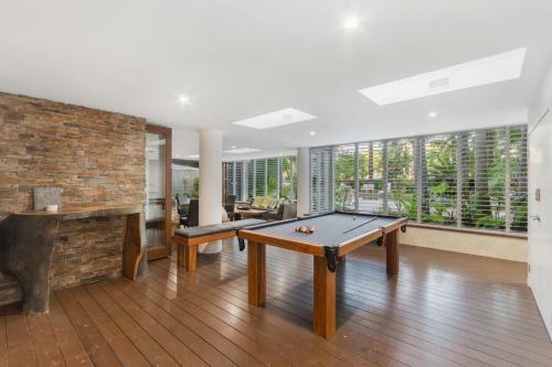 Luxury Pool Side Apartment In Beachfront Resort