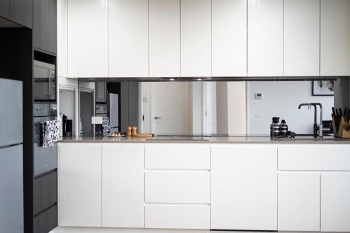 Executive City-centre Apartment With Parking
