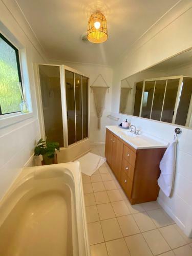 Coolum Beach Hidden Gem With Pool, Wifi, Netflix