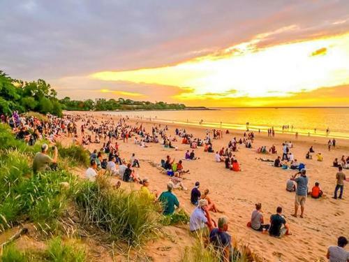 Zen At The Esplanade - Spectacular Sunset Retreat