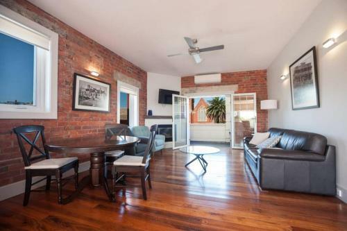 The Bank Apartment - Echuca Holiday Homes