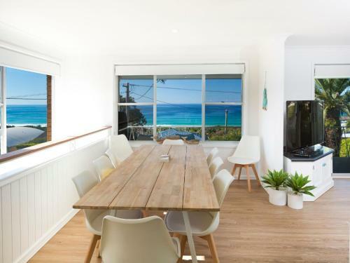 Aqua Palm With Sweeping One Mile Views