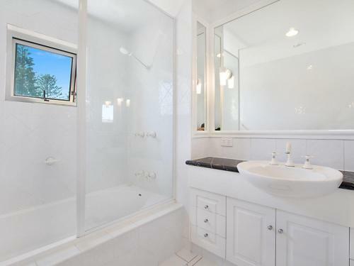 Orion Unit 7 - Luxury Apartment Overlooking Snapper Rocks