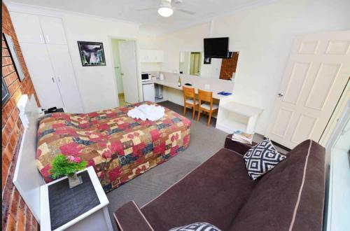 Benaraby Hilltop Motor Inn