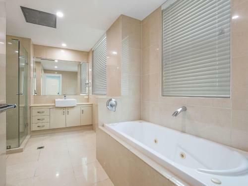 Solaya Unit 6 - Absolute Beachfront Apartment In Tugun, Gold Coast