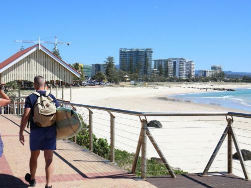 White Caps Unit 3 - 400 Metres To Kirra Beach