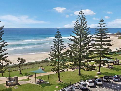 Rainbow Pacific Unit 15 - Great Value 2 Bedroom Beachfront Unit In Rainbow Bay Coolangatta