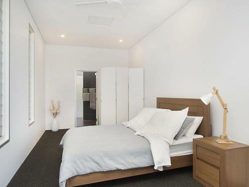 Abode On Bilinga - Absolute Beachfront Holiday Home Walk Over The Sand Dunes To The Ocean