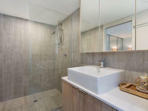 Tahnee Court Unit 3 - Absolute Beachfront Apartment