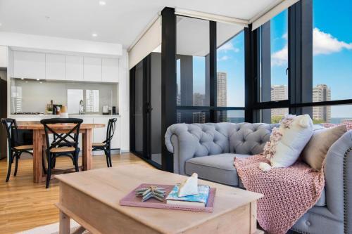 Coastal Apartment With Balcony, Parking And Pool