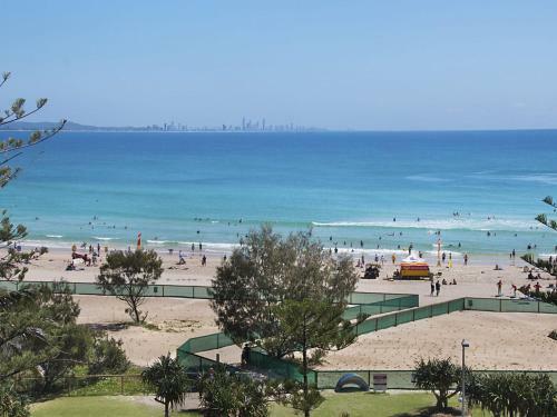 Kooringal Unit 20 - Right On The Beachfront In A Central Location Coolangatta