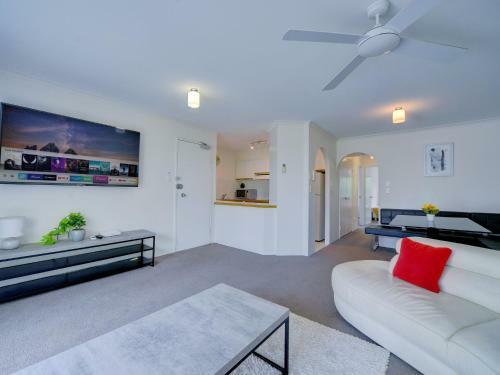 2br Aloha Lane Main Beach Apartment