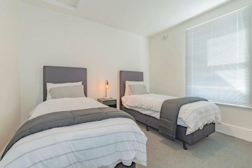4 Bedroom House - Hobart Cbd - Free Parking