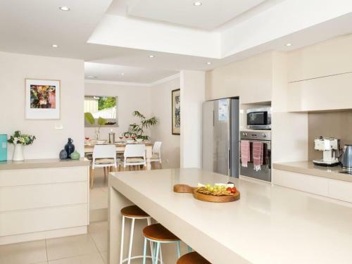Emerald - Coastal Walk, Swimming Pool, Pet Friendly