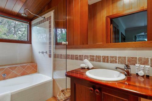 Mountain Home Leura - Perfect Weekend Escape