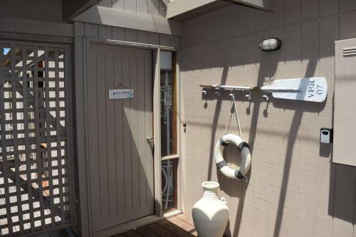 Stunning Beach Views, 4 Bed, Sleeps 8, Pool Table, Wifi- Lorne